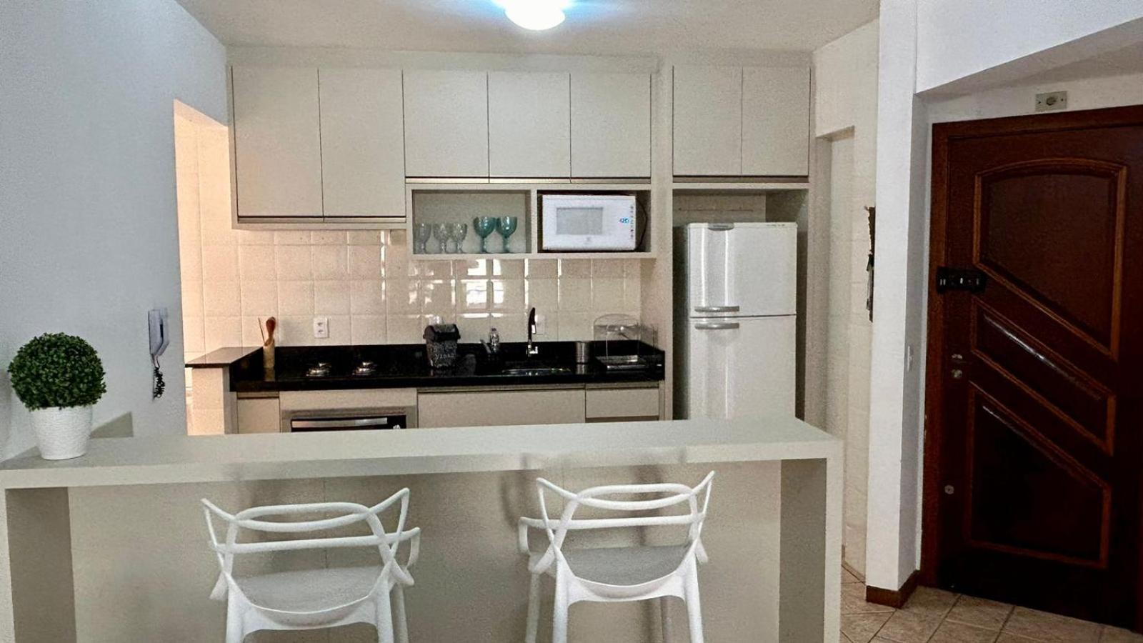 Bombas/ Bombinhas, A 50M Do Mar, Apartamento 2 Quartos, Com Churrasqueira Na Sacada, Ar E Wi-Fi Buitenkant foto